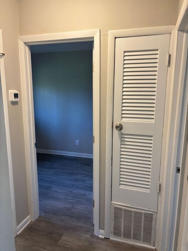 Building Photo - Comfortable Living in a Cozy 2-Bedroom Dup...