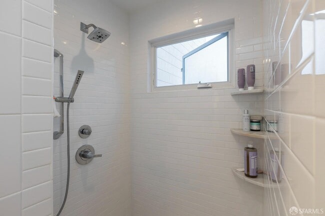 Building Photo - 449 Gates St