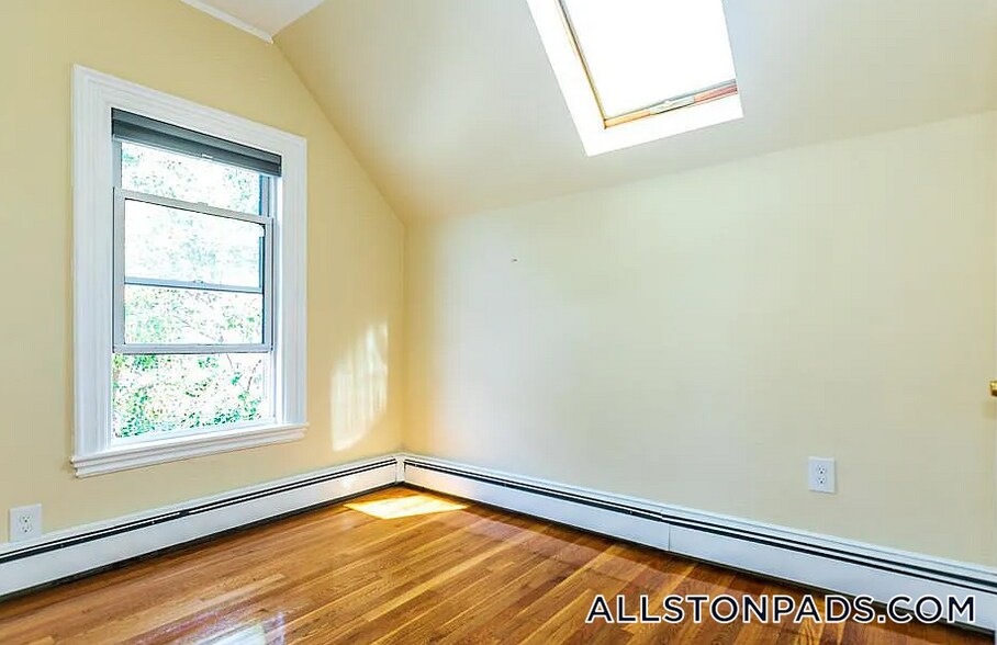 Building Photo - 36 Pratt St