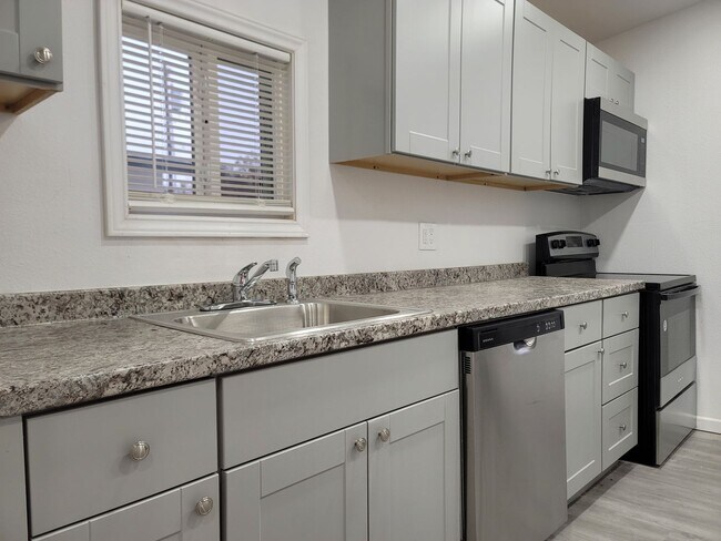 Building Photo - 2904 4th St