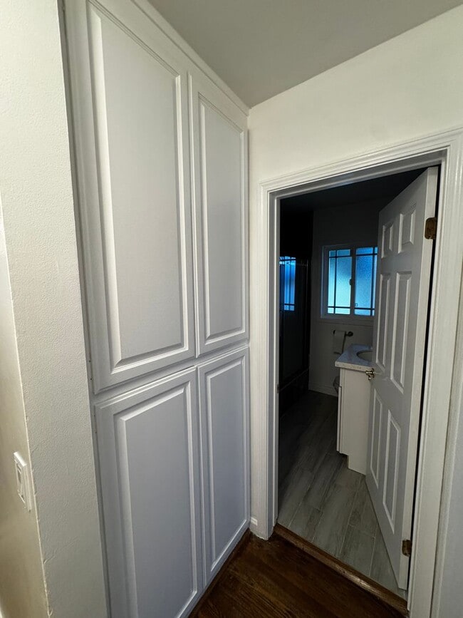 Building Photo - Three Bedroom Pool Home for Rent in Downey!