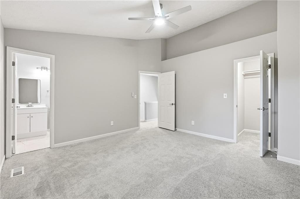 Building Photo - 5651 Wells Cir