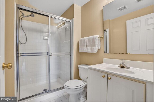 Building Photo - 1645 International Dr