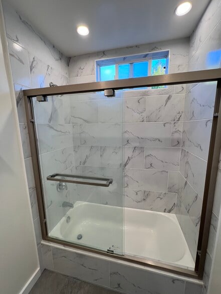 Primary bathroom - 5742 Woodman Ave