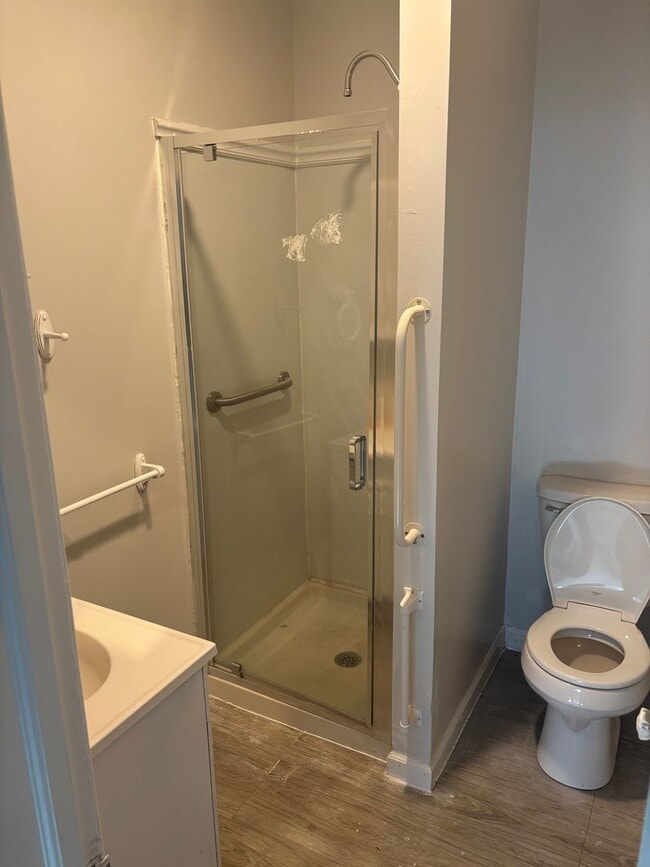 Building Photo - 624 N Lewis Ave