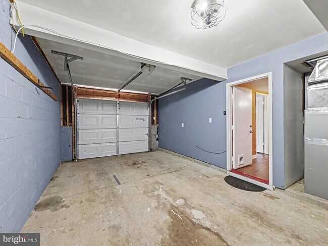 Building Photo - 5570 Rowser Dr