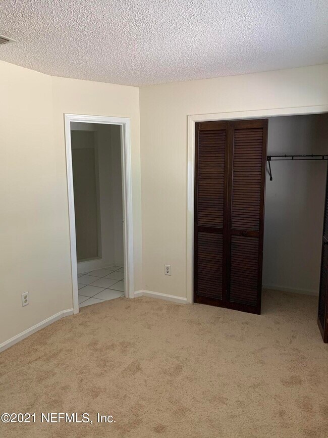 Building Photo - 8300 Plaza Gate Ln
