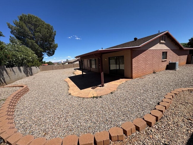 Building Photo - 4877 Los Reyes Dr