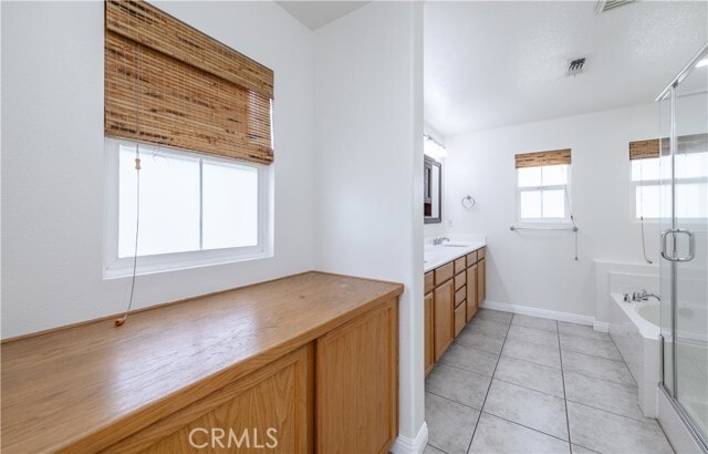 Building Photo - 502 N Placer Privado