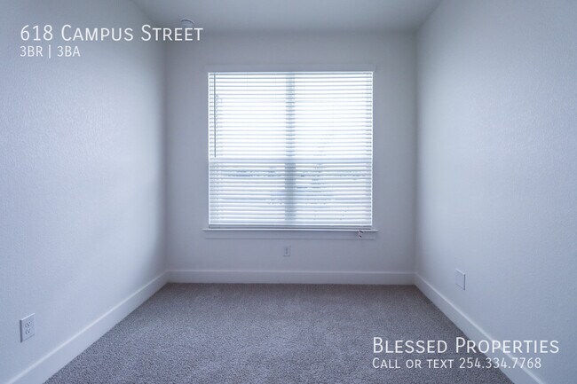 Building Photo - 618 Campus St