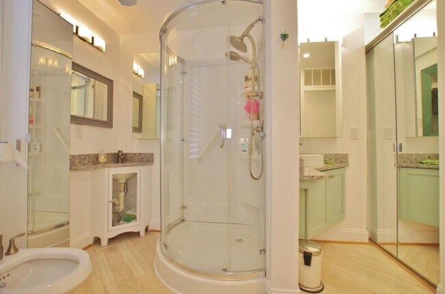 Building Photo - 2407 Arlington Blvd