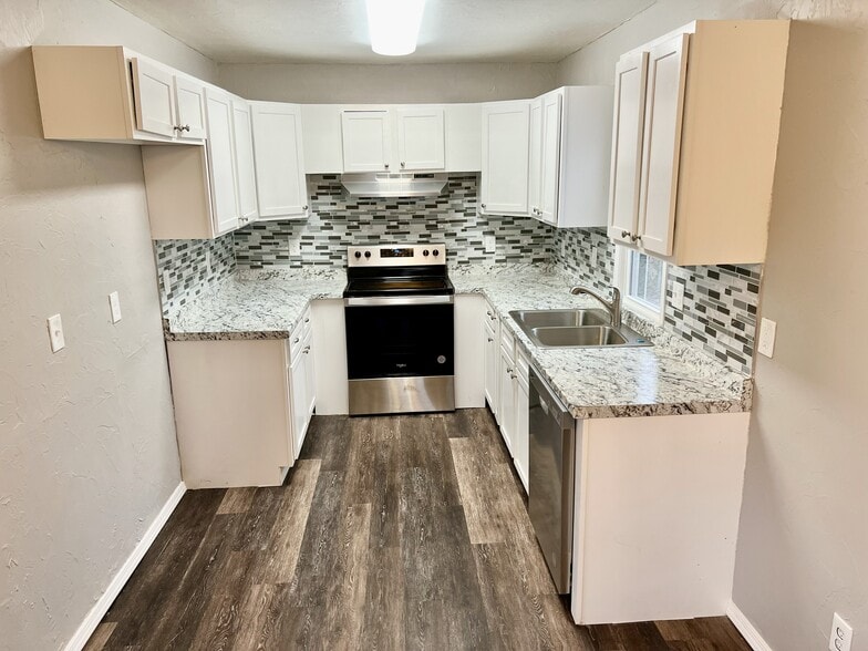 Building Photo - 301 E Rickenbacker Dr