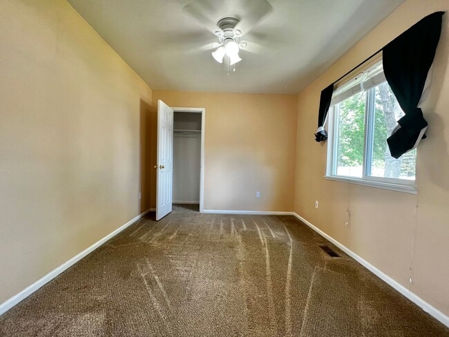 Building Photo - Charming 3-Bed/2-Bath Home in Loveland!