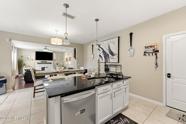 Building Photo - 16315 Hunters Hollow Trail