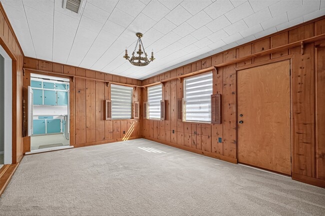 Building Photo - 10005 Hazelhurst Dr