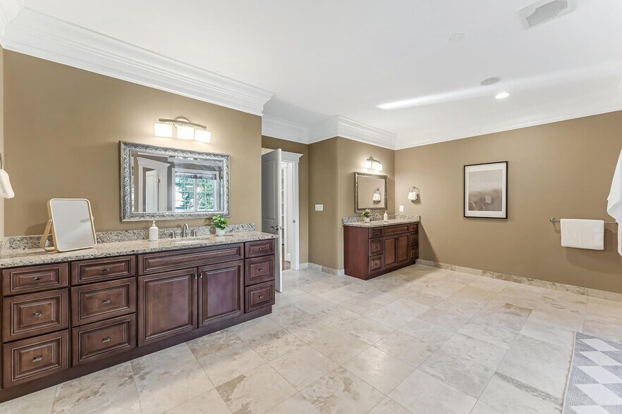 Building Photo - 829 Golden Arrow St