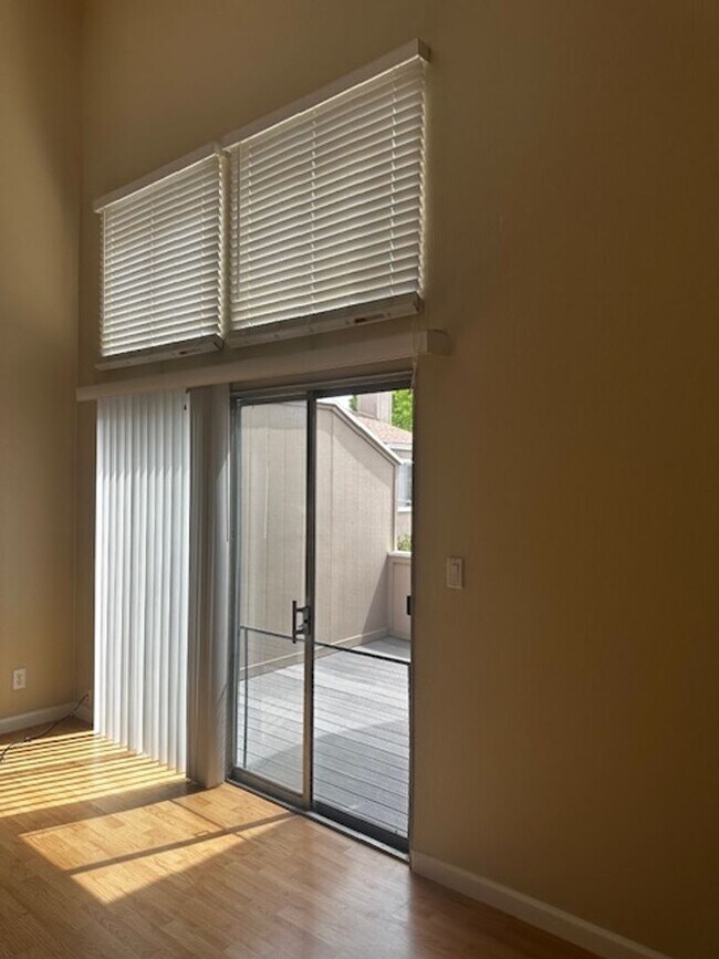 Building Photo - Beautifully remodeled 2 bedroom & 1 bath unit in the heart of Concord