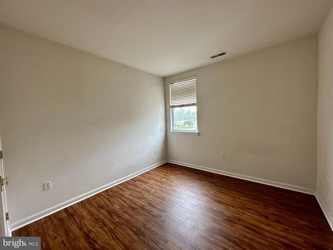 Building Photo - 3902 Fullerton Ct