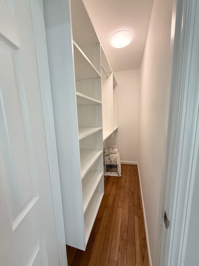 Building Photo - 19-21-21 Carlton Ave