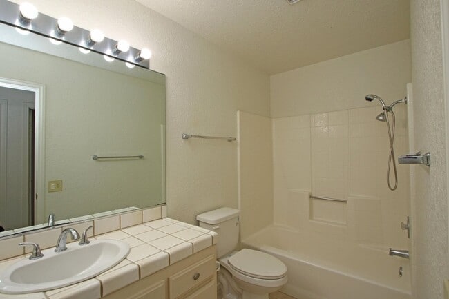 Building Photo - 78615 Bottlebrush Dr