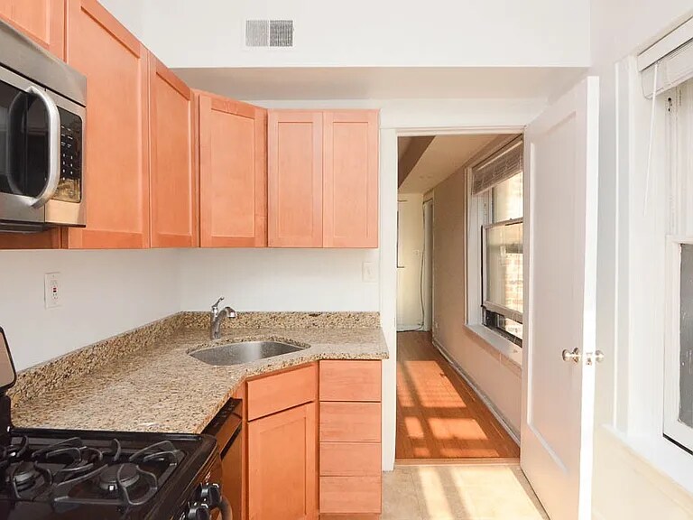 Building Photo - 2650 N Saint Louis Ave