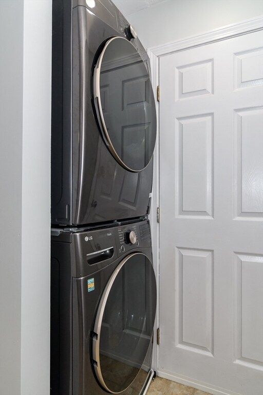 Building Photo - 10 Homeward Ln