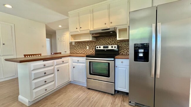 Building Photo - Gorgeous house - Huge Backyard with Bonus ...