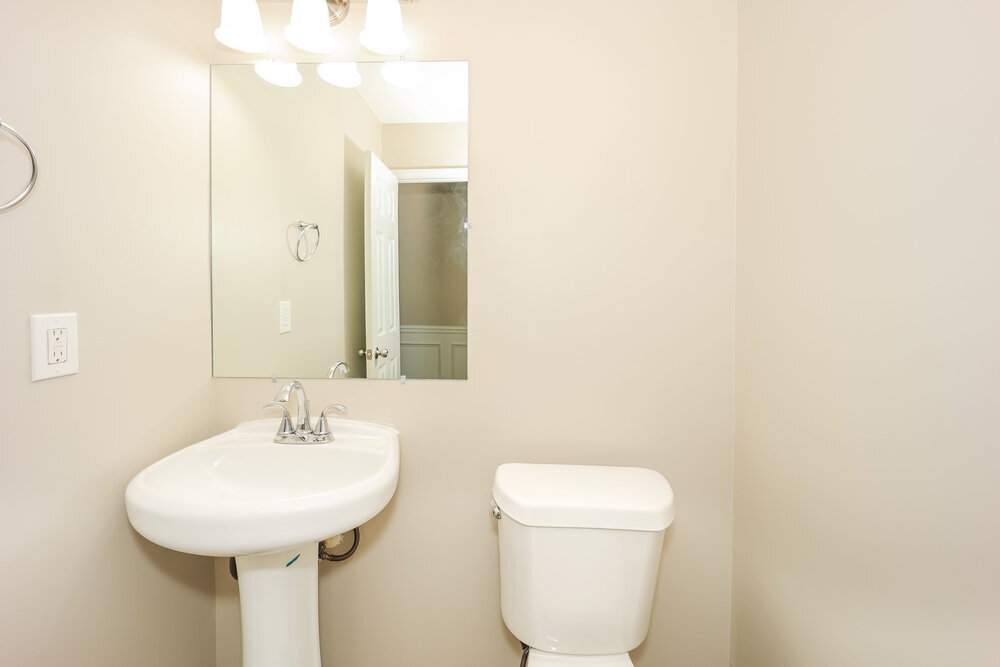 Building Photo - 5584 Bluegrass Dr