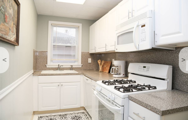 Fully Stocked Kitchen - 46 Pembroke Ave