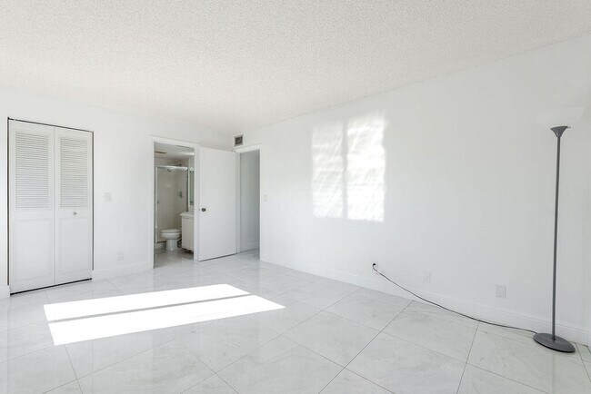 Building Photo - 3612 Alder Dr