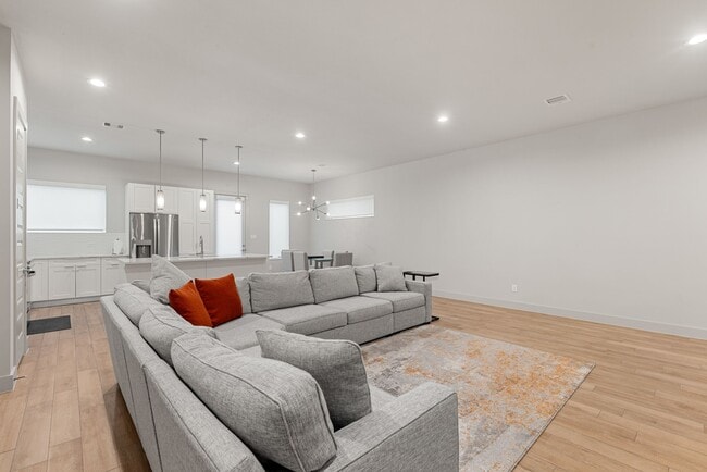 Building Photo - 5722 Rucio Ln