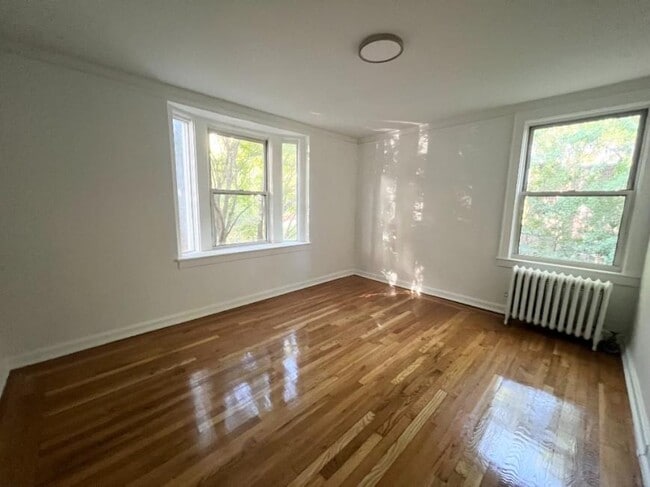 Building Photo - 1 bedroom in SUNNYSIDE NY 11104