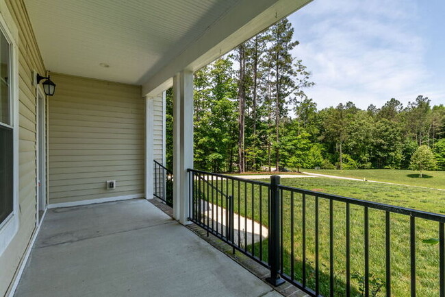 Building Photo - Spacious 5-Bedroom Home in The Highlands