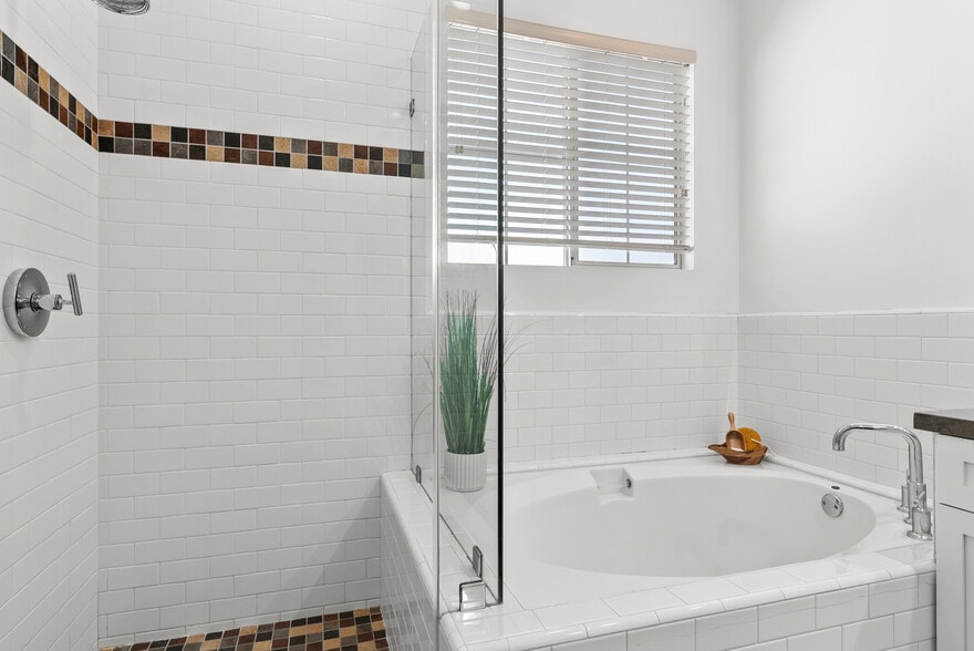 Building Photo - 5350 Playa Vista Dr