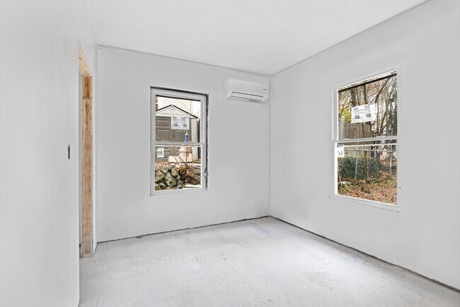 Building Photo - 7 Davis St