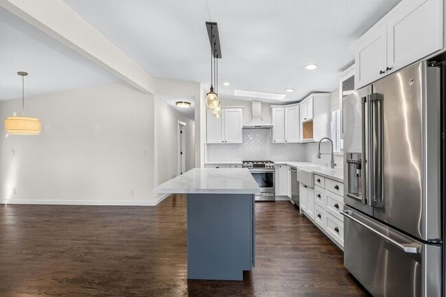Building Photo - Charming and Cozy Air-Conditioned High Point Rambler (1st Month Free)