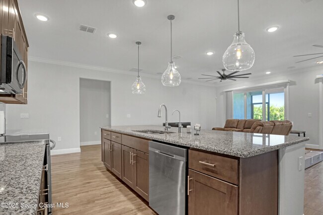 Building Photo - 4318 Lago Vis Dr