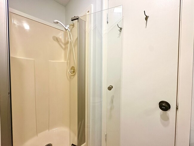 Building Photo - 4 Bedroom/ 2.5 Bathroom Home in Tanglewood...