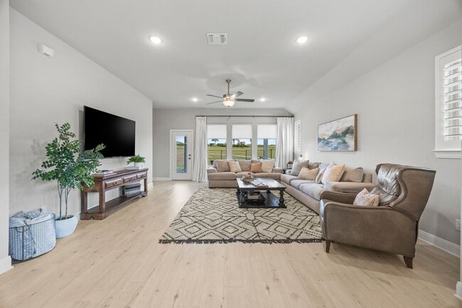 Building Photo - 2102 Clearwater Way