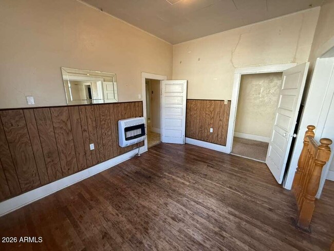 Building Photo - 1014 E 14th St