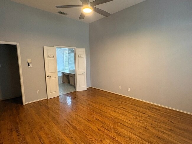 Building Photo - 2027 St Anne Dr