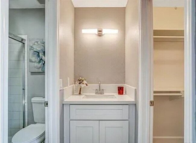 Building Photo - **Amazing 4 bedroom 3 bathroom Home coming...