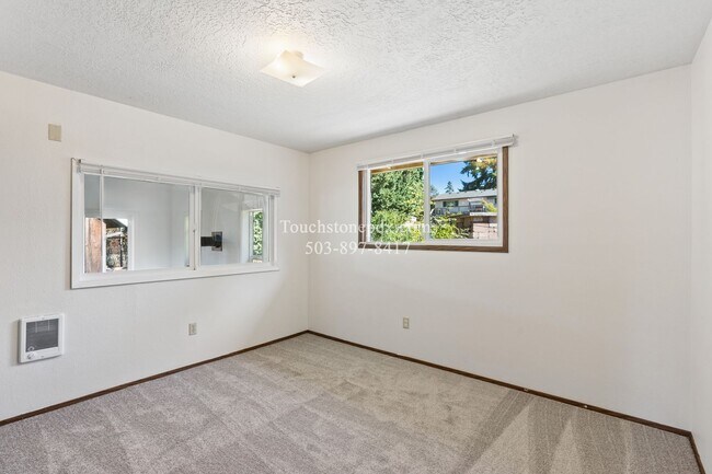 Building Photo - 1440 Columbia Ave