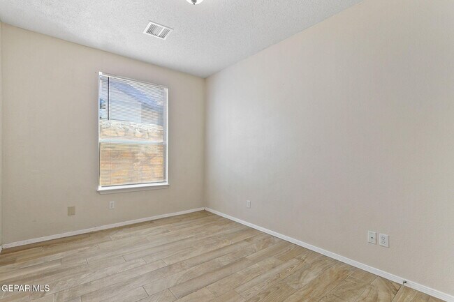 Building Photo - 2029 Sun Chariot St