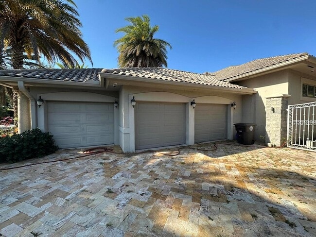 Building Photo - 2610 Tecumseh Dr