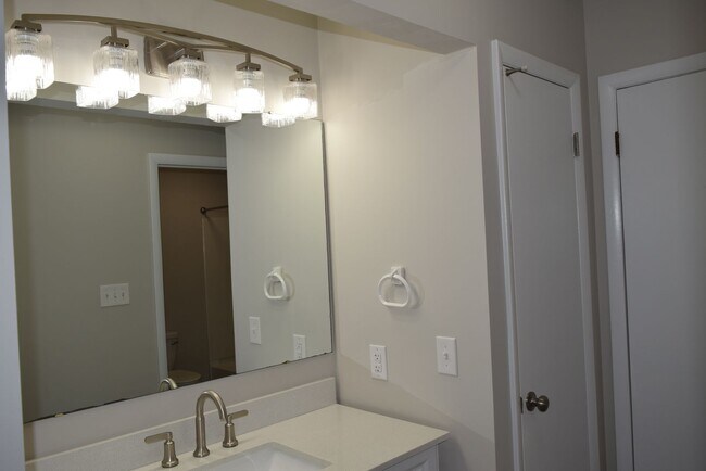 Building Photo - 668 Bartons Landing Pl