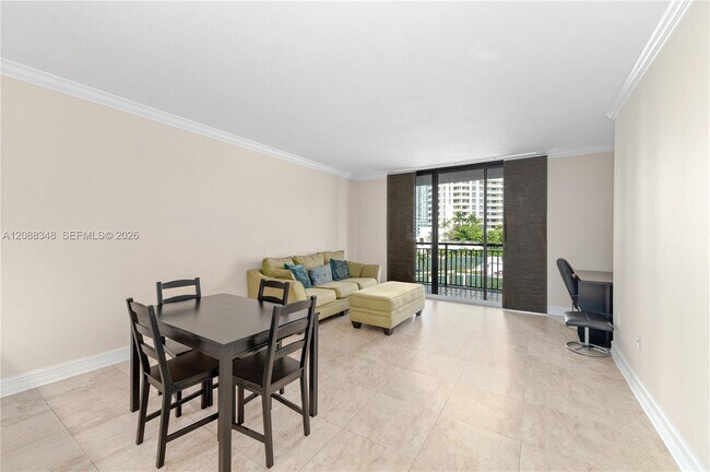 Building Photo - 540 Brickell Key Dr
