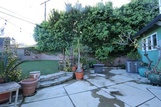 Building Photo - Comfort Meets Style in This Updated Kentwood Home