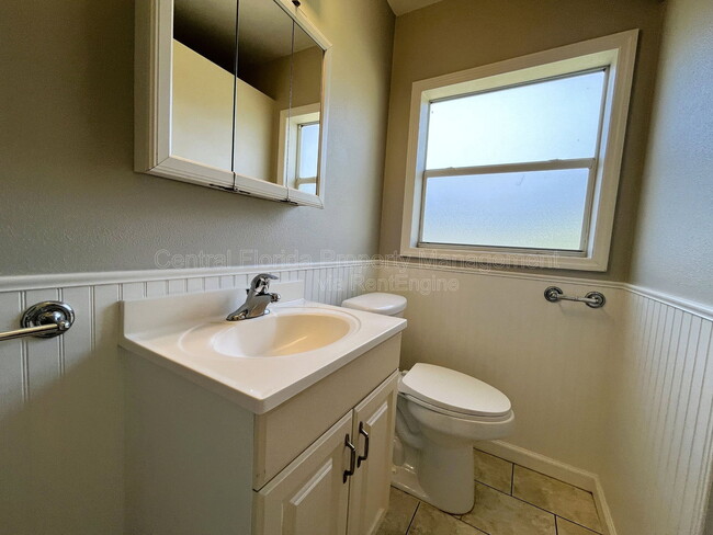 Building Photo - 1510 Altaloma Ave