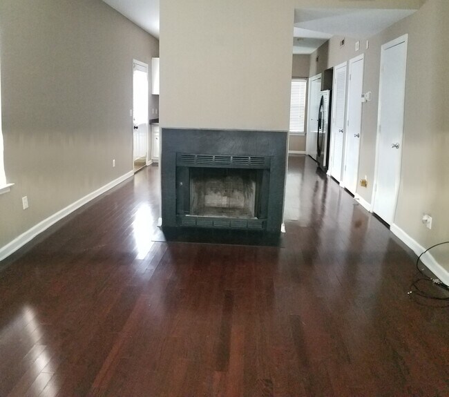 Building Photo - 2730 Linmar Ave